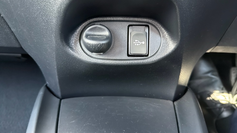Toyota Yaris 1.5 VVT-i Icon 5dr Petrol Hatchback - Image 36