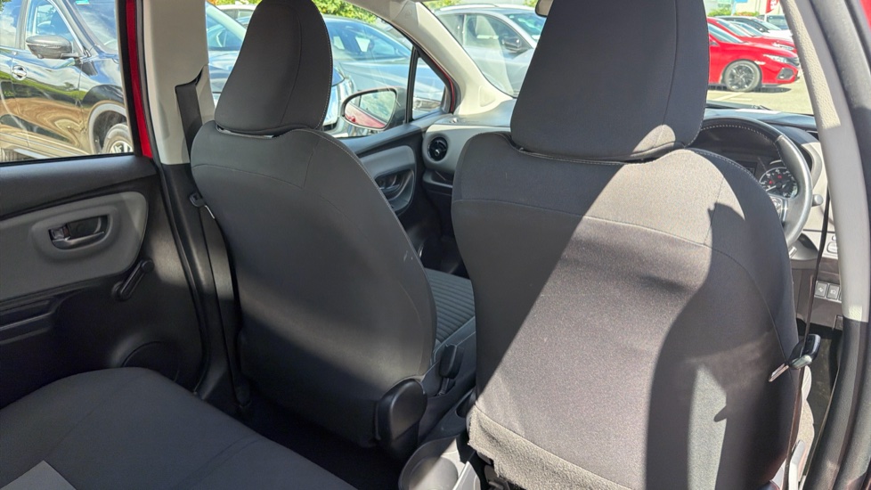Toyota Yaris 1.5 VVT-i Icon 5dr Petrol Hatchback - Image 39