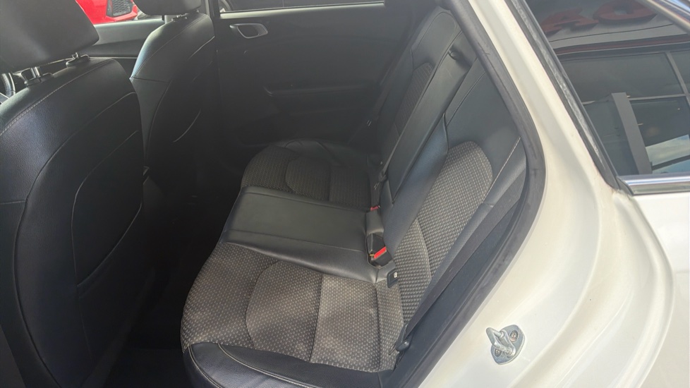 Kia Ceed 1.0T GDi ISG 3 5dr Petrol Hatchback - Image 16