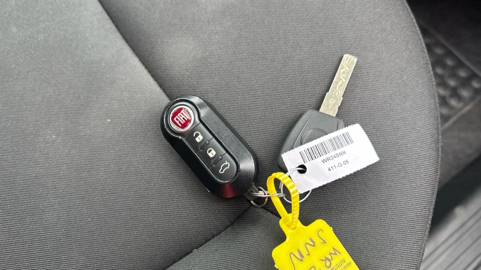 Fiat 500 1.0 Mild Hybrid Top 3dr Petrol Hatchback - Image 20