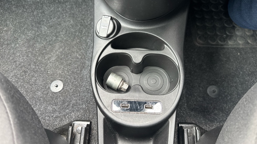 Fiat 500 1.0 Mild Hybrid Top 3dr Petrol Hatchback - Image 32