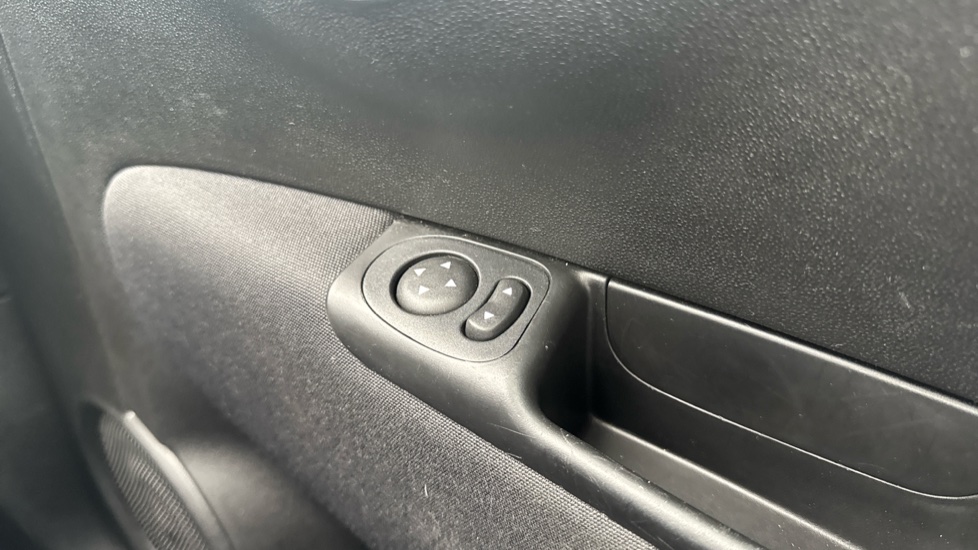 Fiat 500 1.0 Mild Hybrid Top 3dr Petrol Hatchback - Image 36