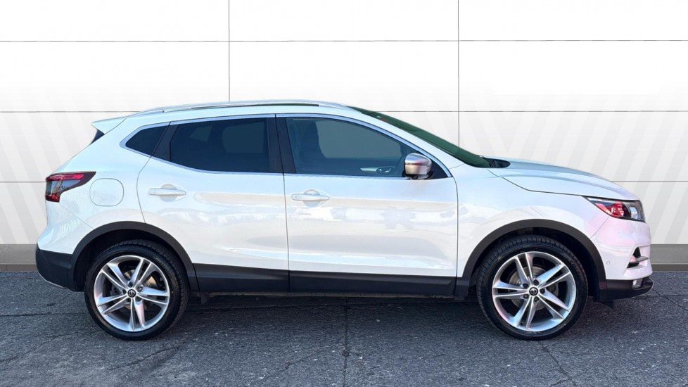 Nissan Qashqai 1.5 dCi [115] N-Motion 5dr Diesel Hatchback - Image 5