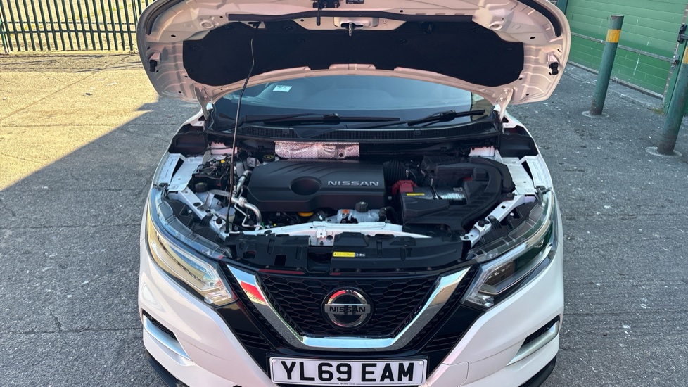Nissan Qashqai 1.5 dCi [115] N-Motion 5dr Diesel Hatchback - Image 8