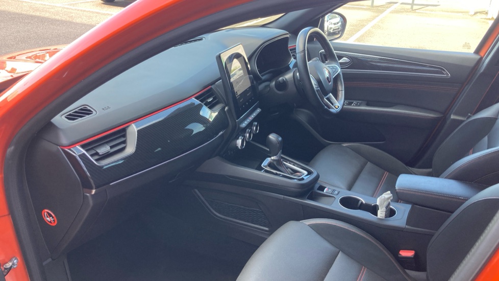 Renault Arkana 1.3 Mild hybrid 140 R.S. Line 5dr EDC Petrol Estate - Image 9