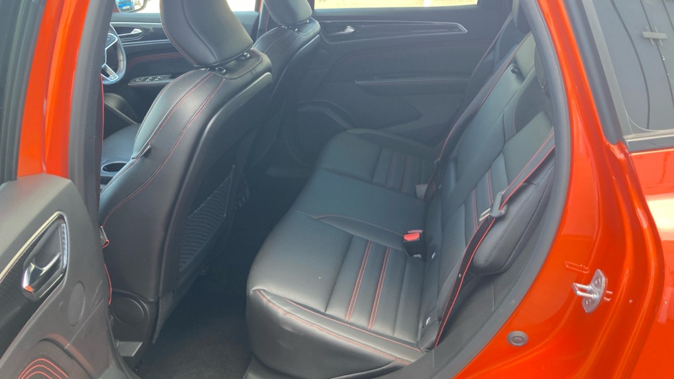 Renault Arkana 1.3 Mild hybrid 140 R.S. Line 5dr EDC Petrol Estate - Image 16