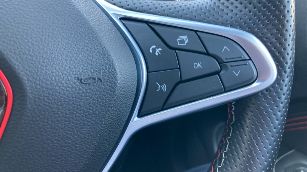 Renault Arkana 1.3 Mild hybrid 140 R.S. Line 5dr EDC Petrol Estate - Image 21