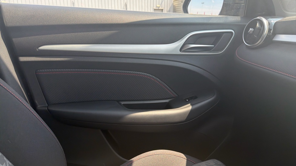 MG ZS 1.0T GDi Excite 5dr DCT Petrol Hatchback - Image 25