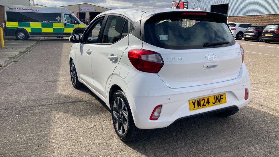 Hyundai i10 1.0 [63] Advance 5dr [Nav] Petrol Hatchback - Image 4