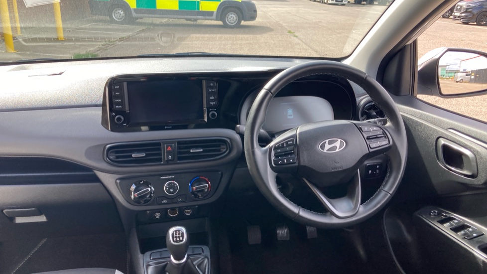 Hyundai i10 1.0 [63] Advance 5dr [Nav] Petrol Hatchback - Image 10