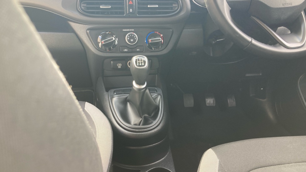 Hyundai i10 1.0 [63] Advance 5dr [Nav] Petrol Hatchback - Image 13