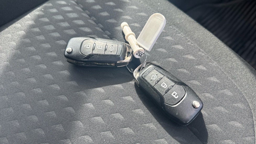 Ford Fiesta 1.0 EcoBoost Zetec 5dr Petrol Hatchback - Image 20