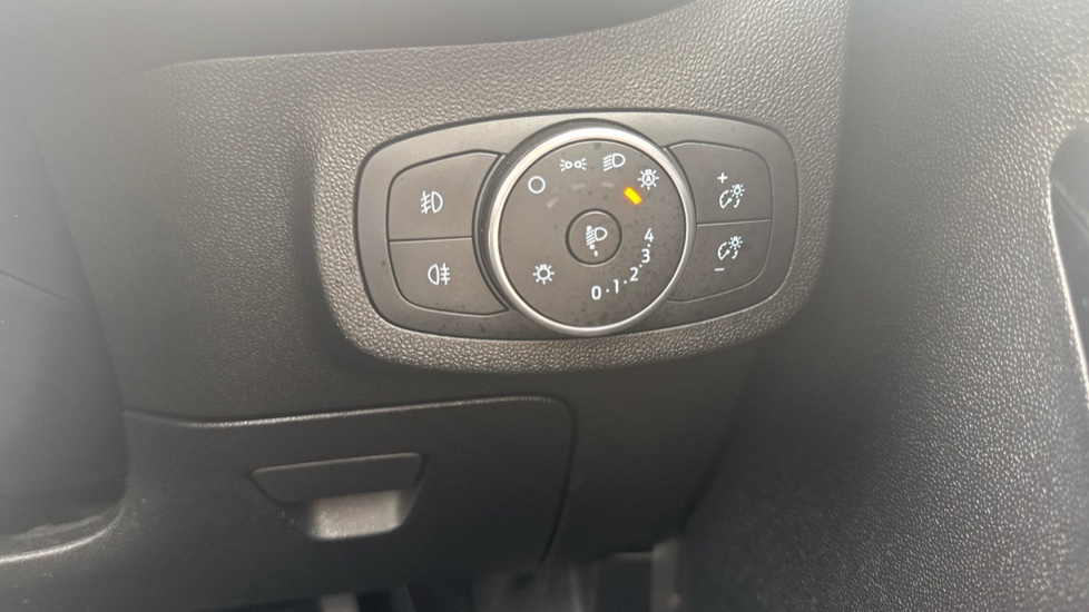 Ford Fiesta 1.0 EcoBoost Zetec 5dr Petrol Hatchback - Image 37