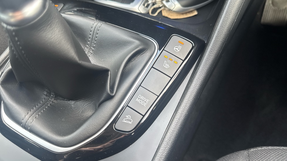 Hyundai TUCSON 1.6 TGDi Premium 5dr 2WD Petrol Estate - Image 38
