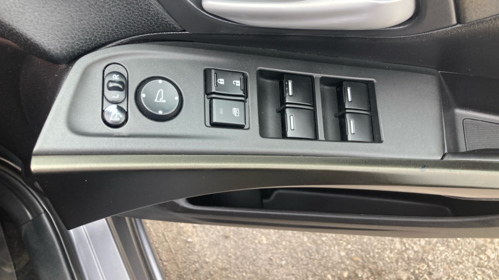 Honda Civic 1.8 i-VTEC ES 5dr Petrol Hatchback - Image 25