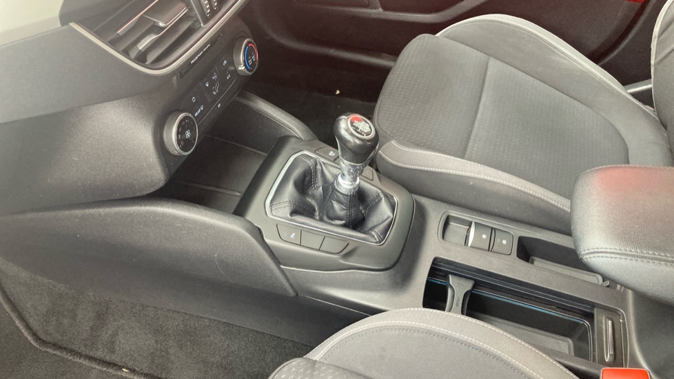 Ford Focus 1.0 EcoBoost 125 Zetec 5dr Petrol Hatchback - Image 13