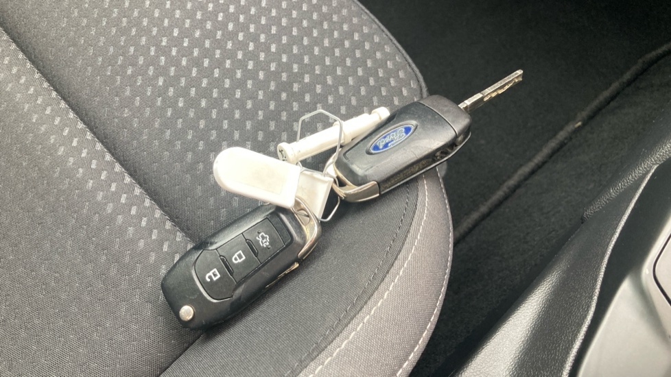 Ford Focus 1.0 EcoBoost 125 Zetec 5dr Petrol Hatchback - Image 20