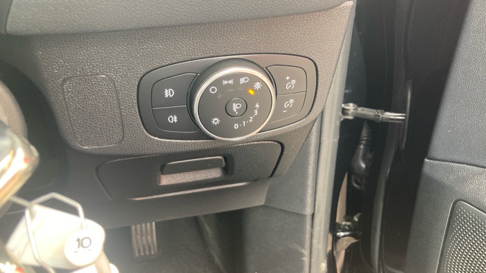 Ford Focus 1.0 EcoBoost 125 Zetec 5dr Petrol Hatchback - Image 26