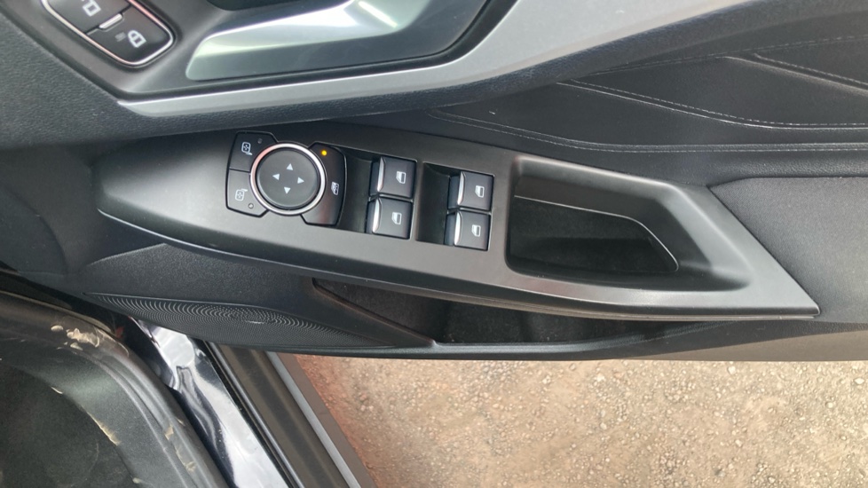 Ford Focus 1.0 EcoBoost 125 Zetec 5dr Petrol Hatchback - Image 27