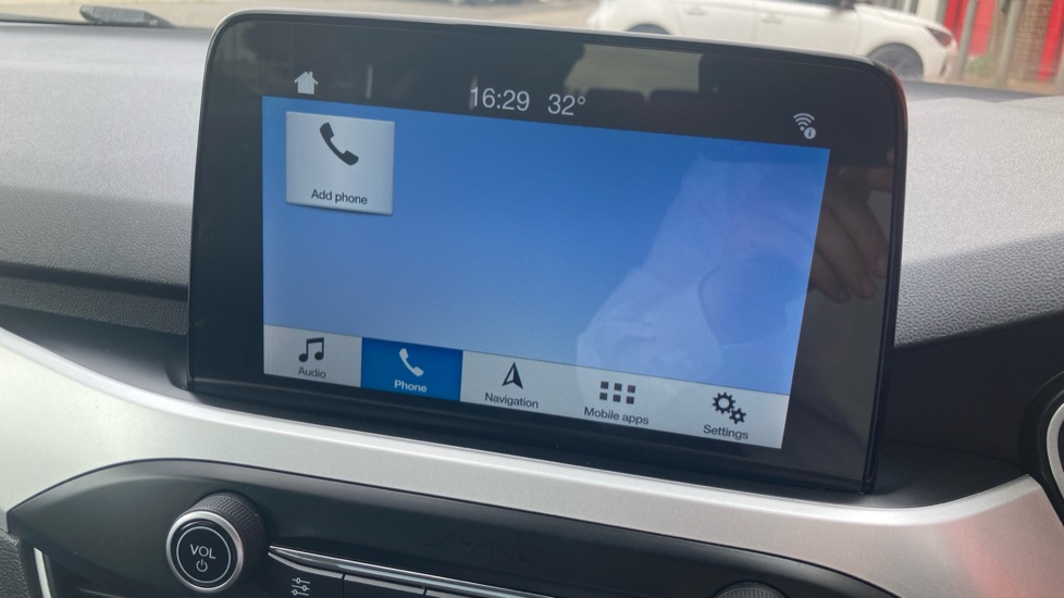 Ford Focus 1.0 EcoBoost 125 Zetec 5dr Petrol Hatchback - Image 30