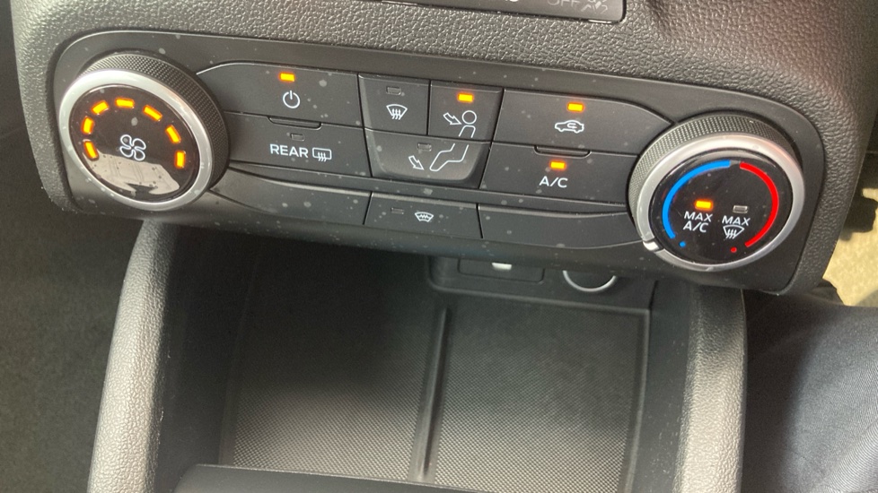 Ford Focus 1.0 EcoBoost 125 Zetec 5dr Petrol Hatchback - Image 33