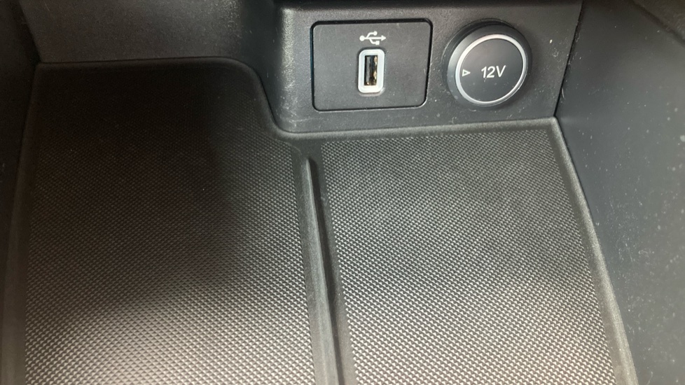 Ford Focus 1.0 EcoBoost 125 Zetec 5dr Petrol Hatchback - Image 34