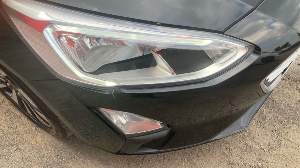 Ford Focus 1.0 EcoBoost 125 Zetec 5dr Petrol Hatchback - Image 35