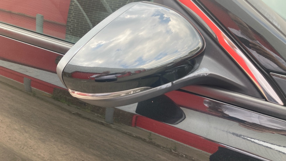Ford Focus 1.0 EcoBoost 125 Zetec 5dr Petrol Hatchback - Image 40