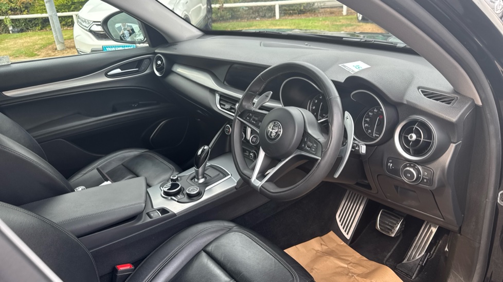 Alfa Romeo Stelvio 2.0 Turbo 280 Speciale 5dr Auto Petrol Estate - Image 11