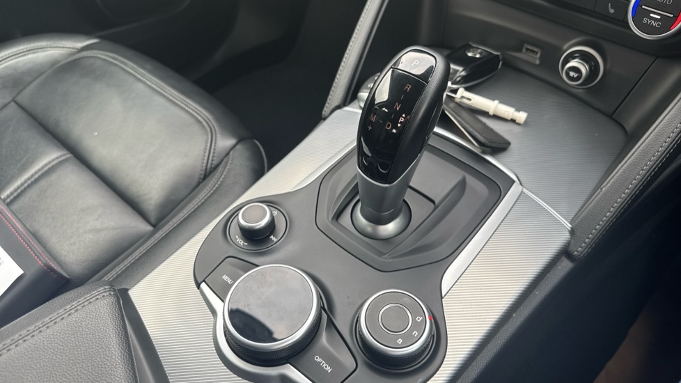 Alfa Romeo Stelvio 2.0 Turbo 280 Speciale 5dr Auto Petrol Estate - Image 13