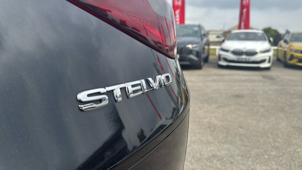 Alfa Romeo Stelvio 2.0 Turbo 280 Speciale 5dr Auto Petrol Estate - Image 24