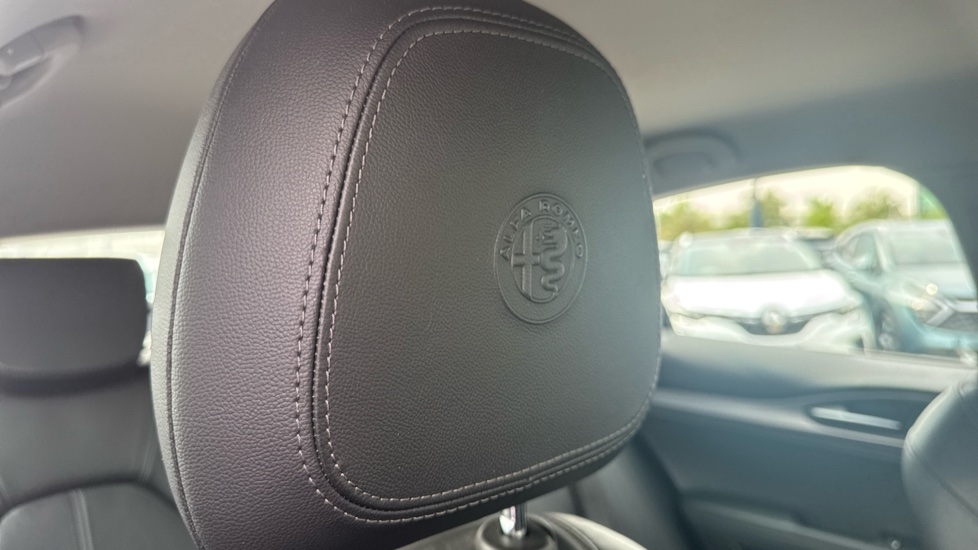 Alfa Romeo Stelvio 2.0 Turbo 280 Speciale 5dr Auto Petrol Estate - Image 31