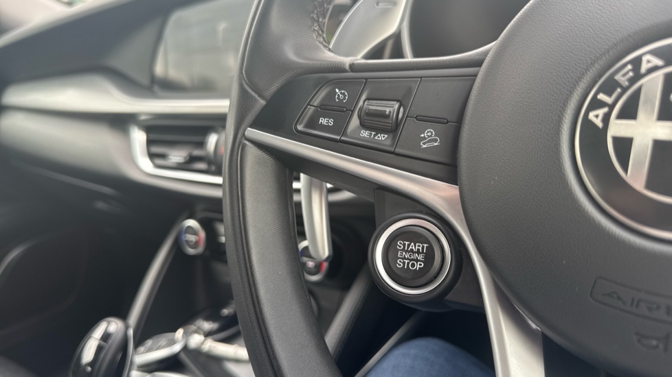 Alfa Romeo Stelvio 2.0 Turbo 280 Speciale 5dr Auto Petrol Estate - Image 35