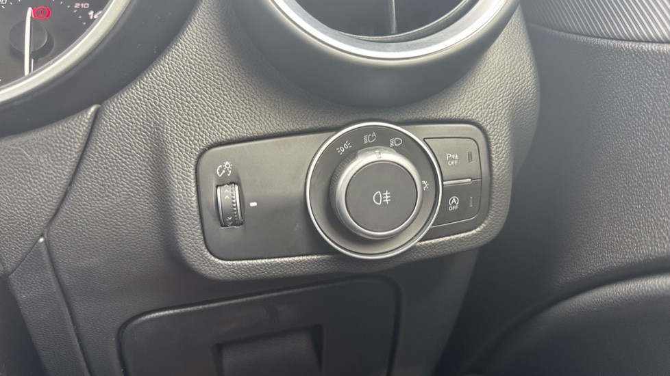 Alfa Romeo Stelvio 2.0 Turbo 280 Speciale 5dr Auto Petrol Estate - Image 37