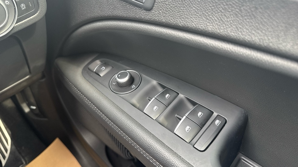 Alfa Romeo Stelvio 2.0 Turbo 280 Speciale 5dr Auto Petrol Estate - Image 38