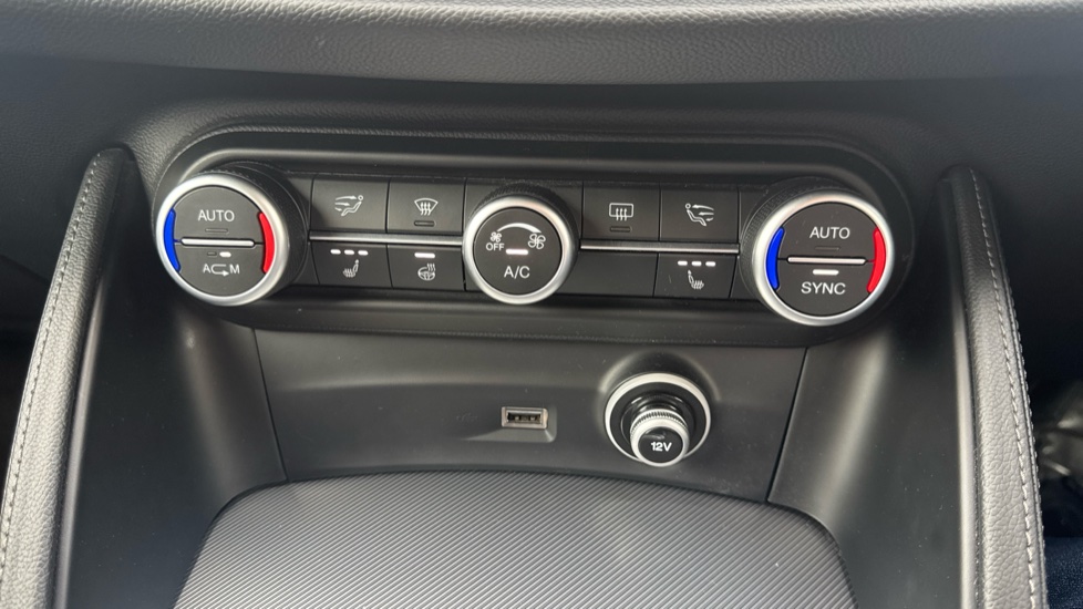 Alfa Romeo Stelvio 2.0 Turbo 280 Speciale 5dr Auto Petrol Estate - Image 40