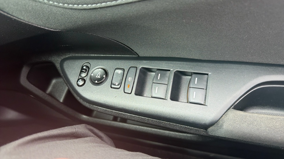 Honda Civic 1.0 VTEC Turbo SR 5dr Petrol Hatchback - Image 27