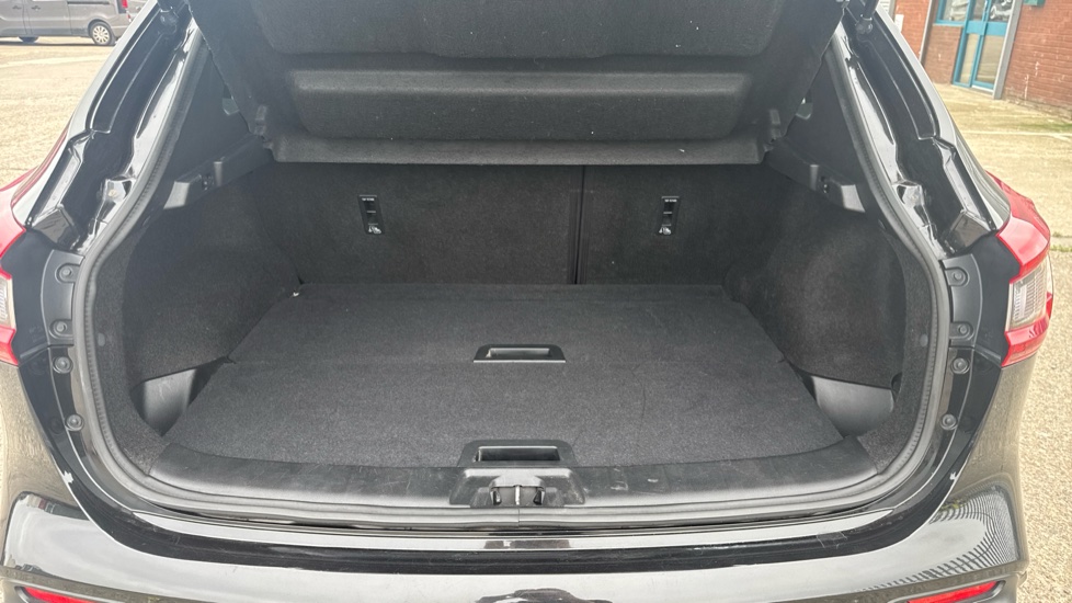 Nissan Qashqai 1.2 DiG-T N-Connecta 5dr Petrol Hatchback - Image 4