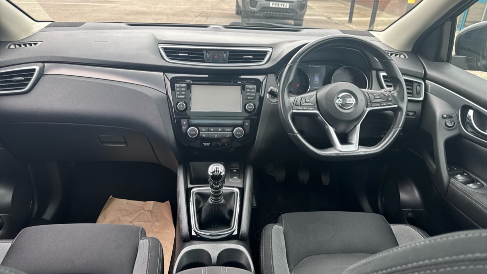 Nissan Qashqai 1.2 DiG-T N-Connecta 5dr Petrol Hatchback - Image 10