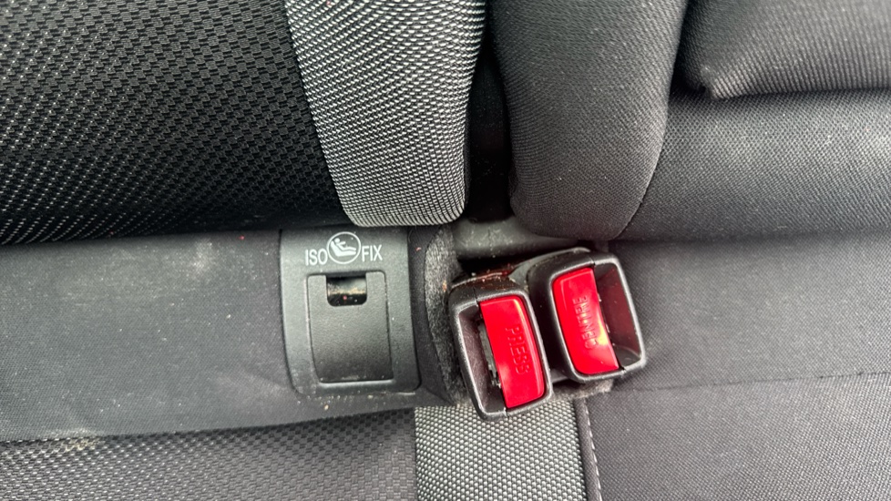 Nissan Qashqai 1.2 DiG-T N-Connecta 5dr Petrol Hatchback - Image 17