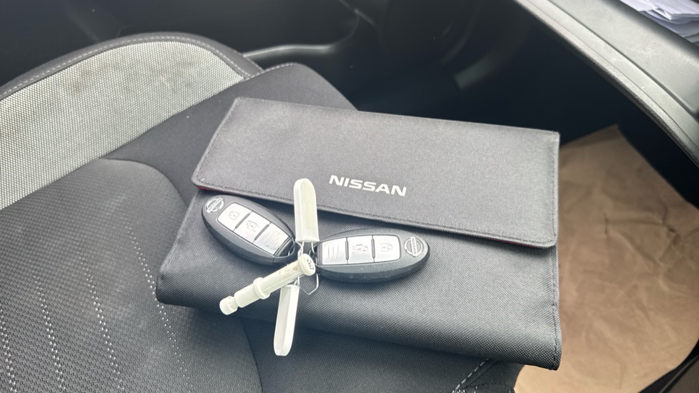 Nissan Qashqai 1.2 DiG-T N-Connecta 5dr Petrol Hatchback - Image 19
