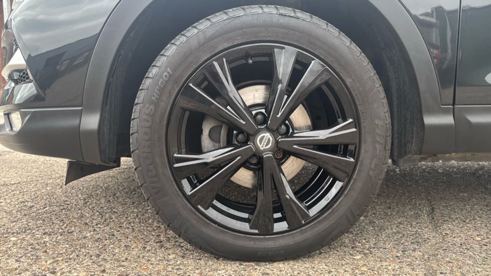 Nissan Qashqai 1.2 DiG-T N-Connecta 5dr Petrol Hatchback - Image 21