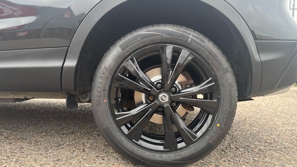 Nissan Qashqai 1.2 DiG-T N-Connecta 5dr Petrol Hatchback - Image 22