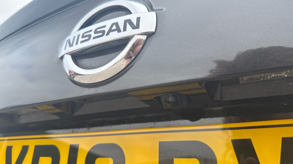 Nissan Qashqai 1.2 DiG-T N-Connecta 5dr Petrol Hatchback - Image 25