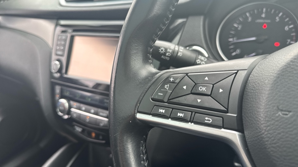 Nissan Qashqai 1.2 DiG-T N-Connecta 5dr Petrol Hatchback - Image 31