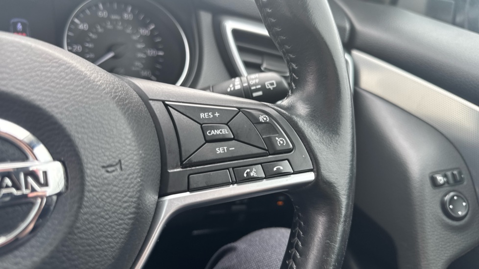 Nissan Qashqai 1.2 DiG-T N-Connecta 5dr Petrol Hatchback - Image 32