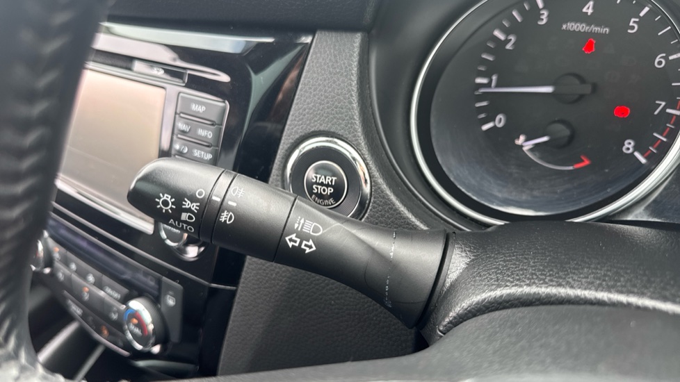 Nissan Qashqai 1.2 DiG-T N-Connecta 5dr Petrol Hatchback - Image 33