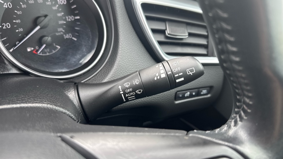 Nissan Qashqai 1.2 DiG-T N-Connecta 5dr Petrol Hatchback - Image 34