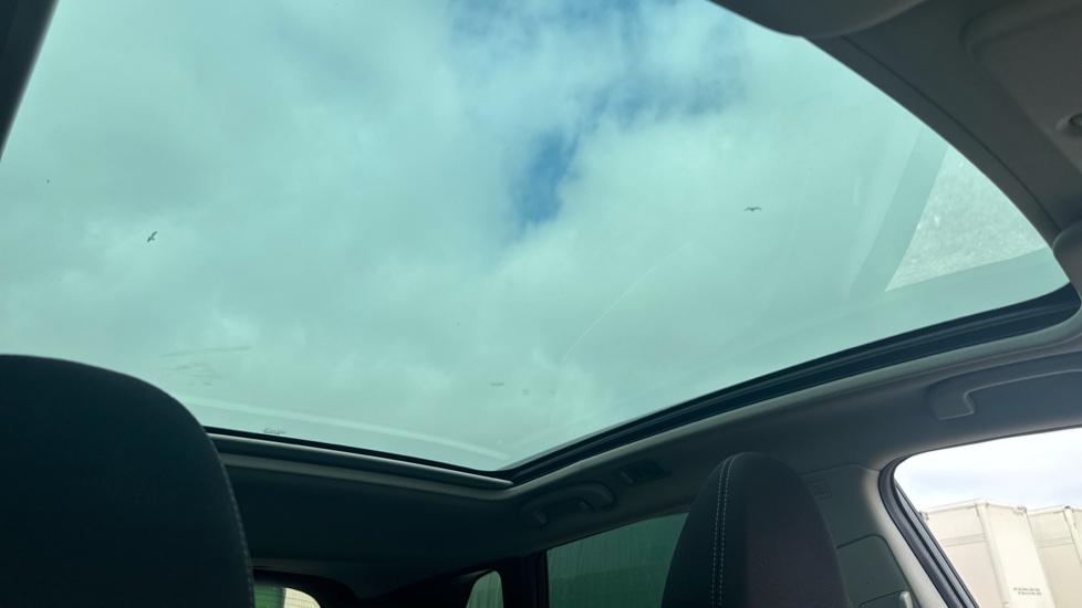 Nissan Qashqai 1.2 DiG-T N-Connecta 5dr Petrol Hatchback - Image 35