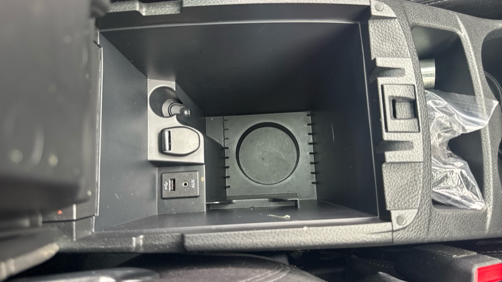 Nissan Qashqai 1.2 DiG-T N-Connecta 5dr Petrol Hatchback - Image 36